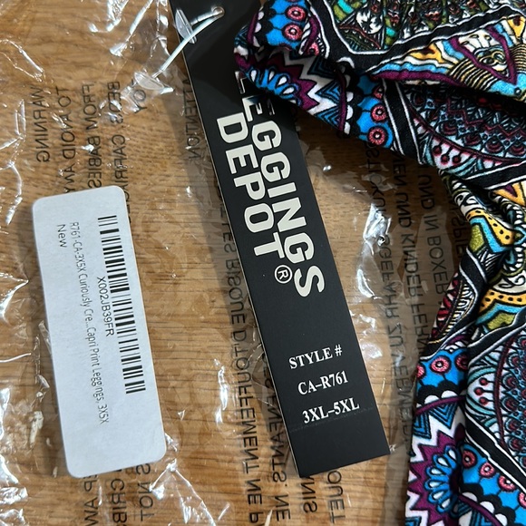 Legging Depot Mandal Print Capri - Picture 2 of 4